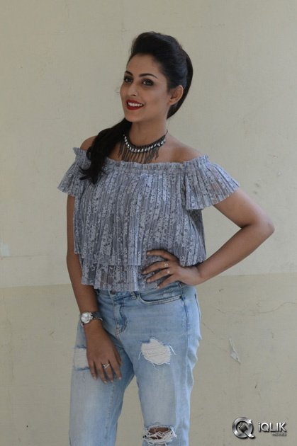 Madhu-Shalini-at-Cheekati-Raajyam-Success-Meet